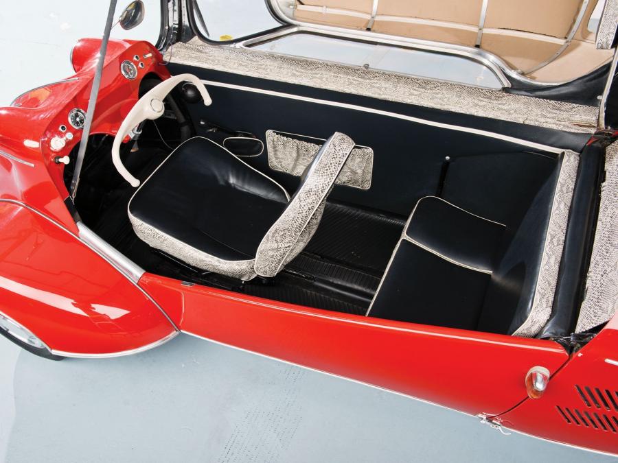 Интерьер Messerschmitt KR200 Cabriolet 1952 года  (фото 11 из 12)